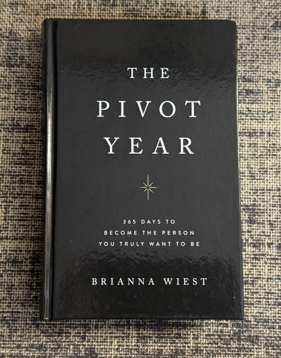 The Pivot Year : 365 Days to Become the Person You Truly.. by Wiest *VERY GOOD*