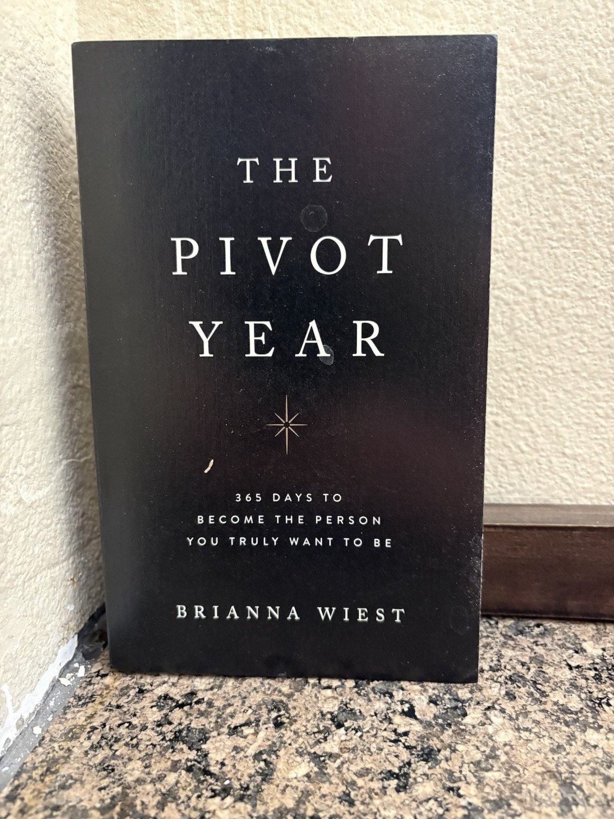 Pivot Year by Brianna Wiest (2023, Trade Paperback) GOOD NO WRITING