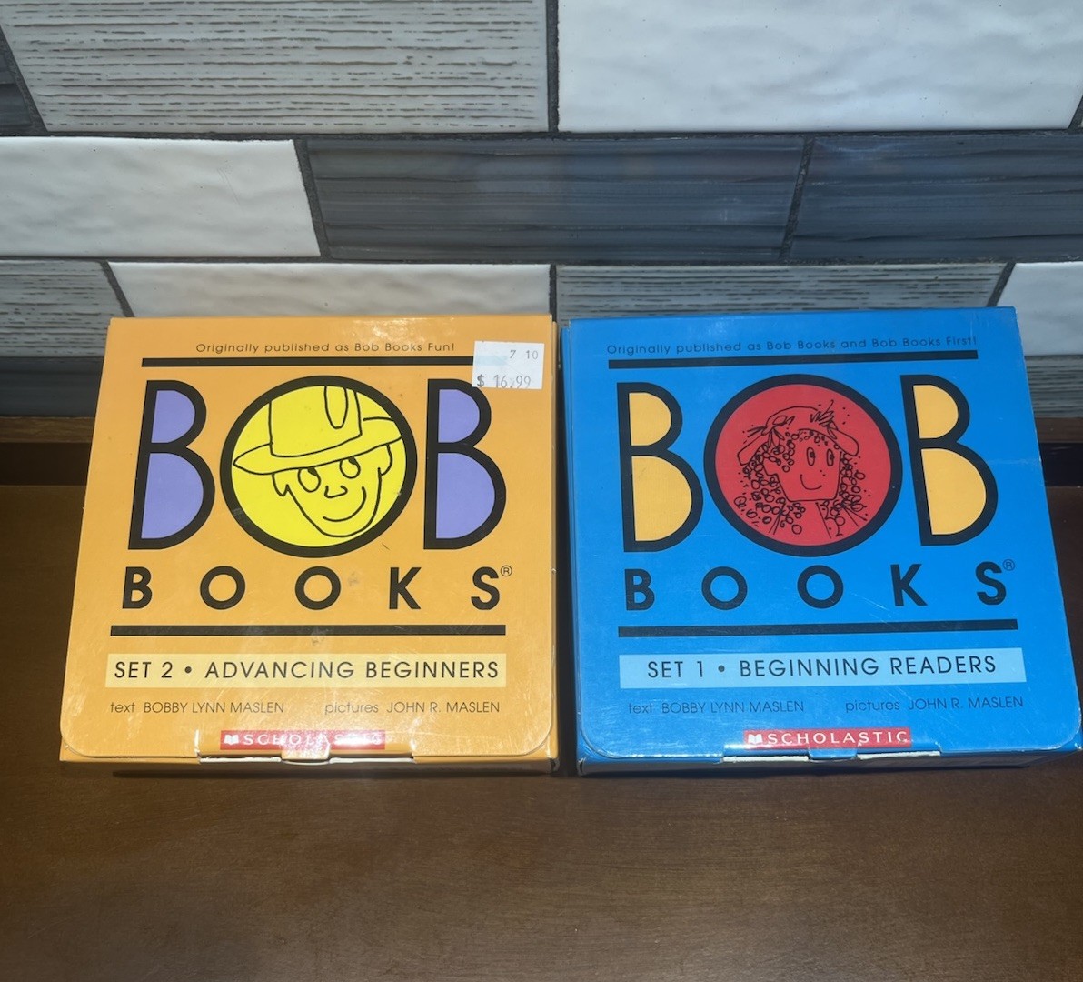 Bob Books Sets 1 & 2 Scholastic Reader Pack. Emerging reader. Bobby Lynn.