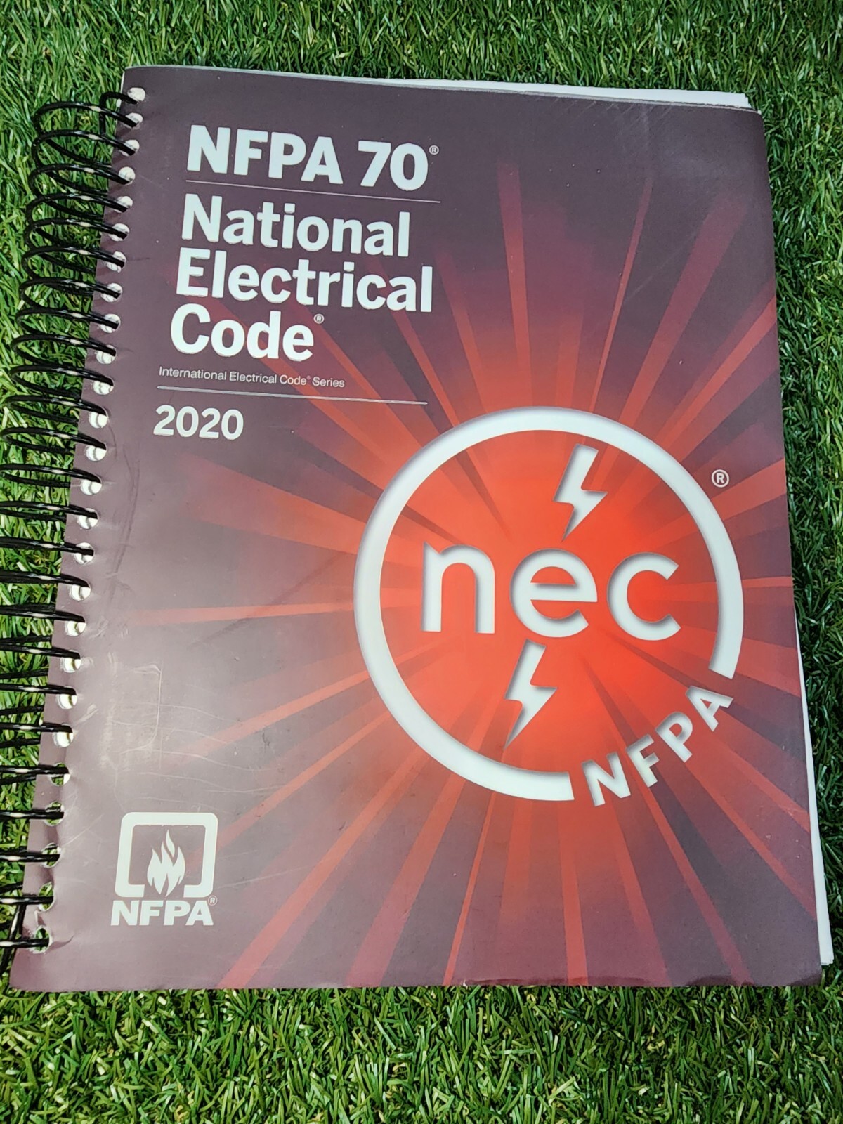 National Electrical Code 2020, Spiral Bound Version (National Fire Protec – GOOD
